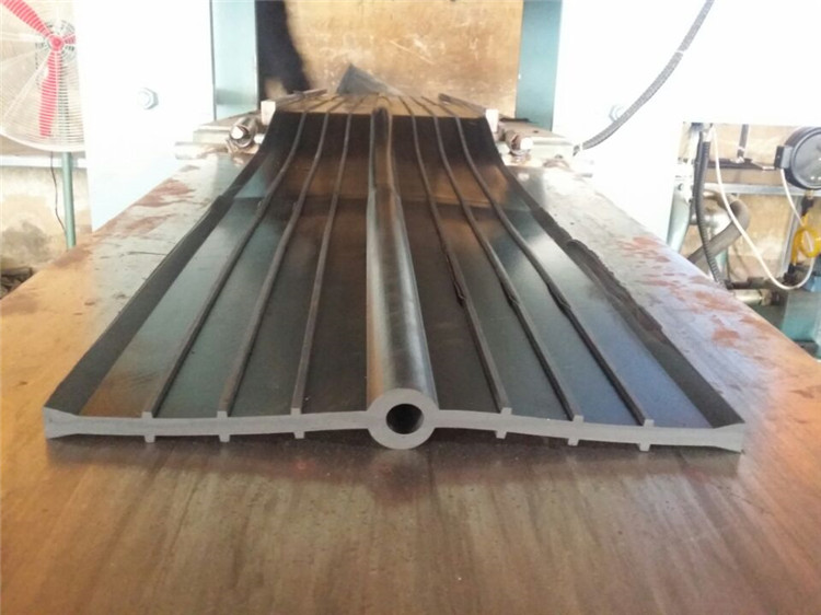 500×10橡膠止水帶.jpg 500×10橡膠止水帶.jpg